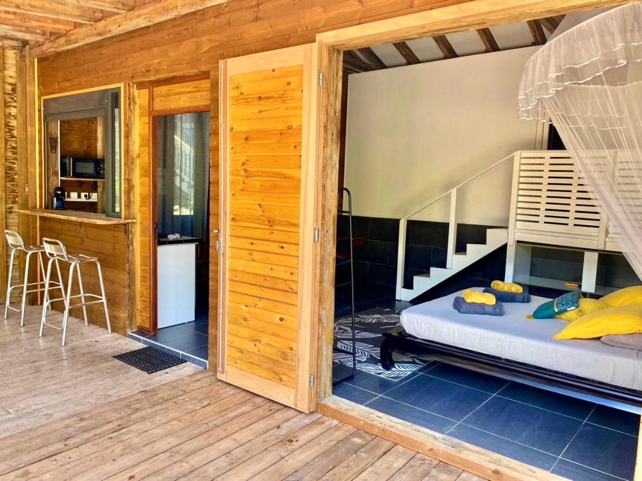 Charmant Bungalow Tout Confort Climatise - Terrasse Et Acces Plage ! Deshaies Exterior photo